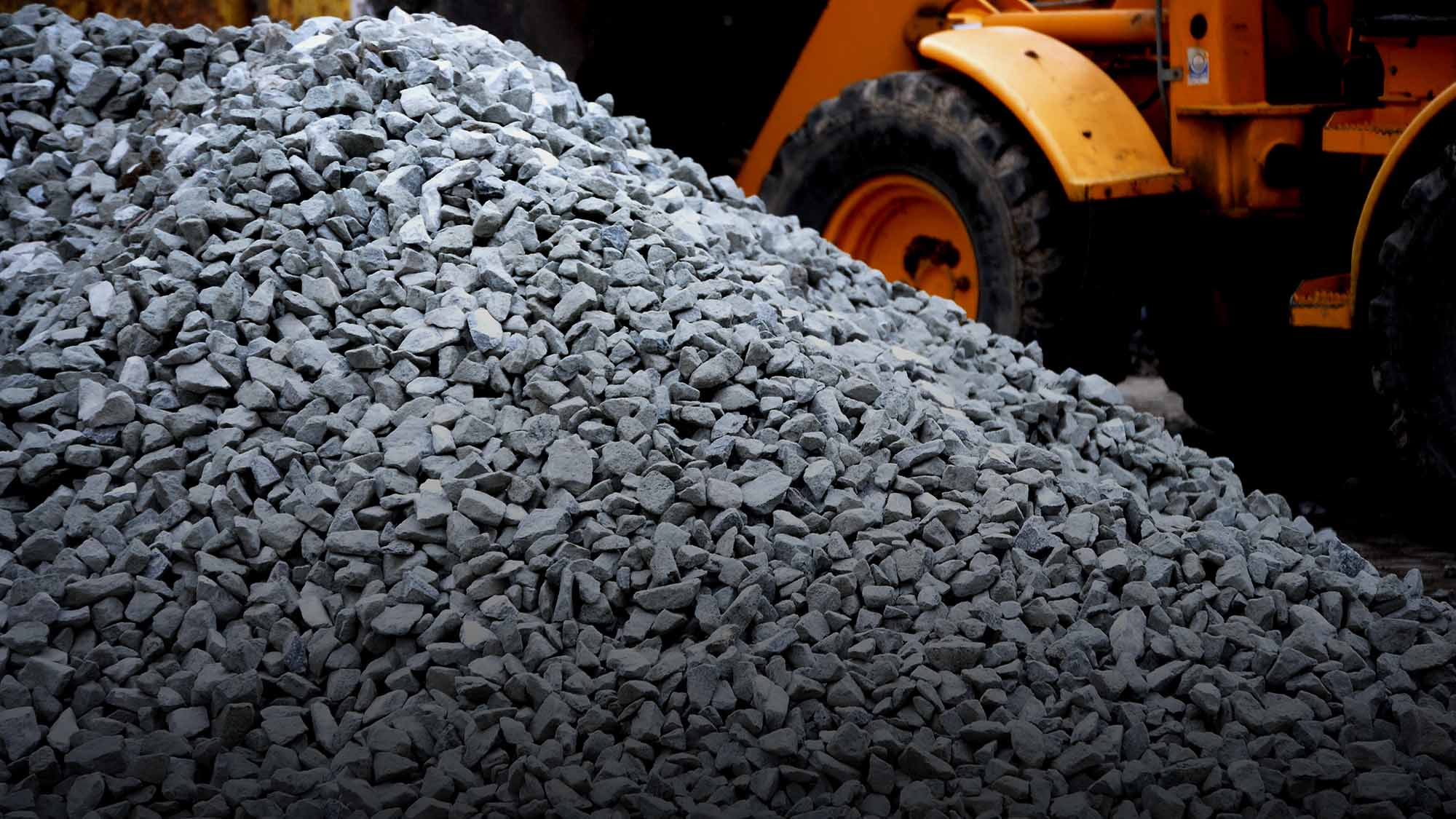 Materialaufbereitung Steinhaufen 